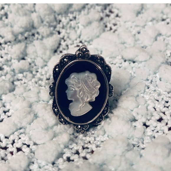 Vintage Jewelry - Vintage Silver Marcasite Mother of Pearl Bust Ring Vintage Jewelry - Vintage Silver Marcasite Mother of Pearl Bust Ring